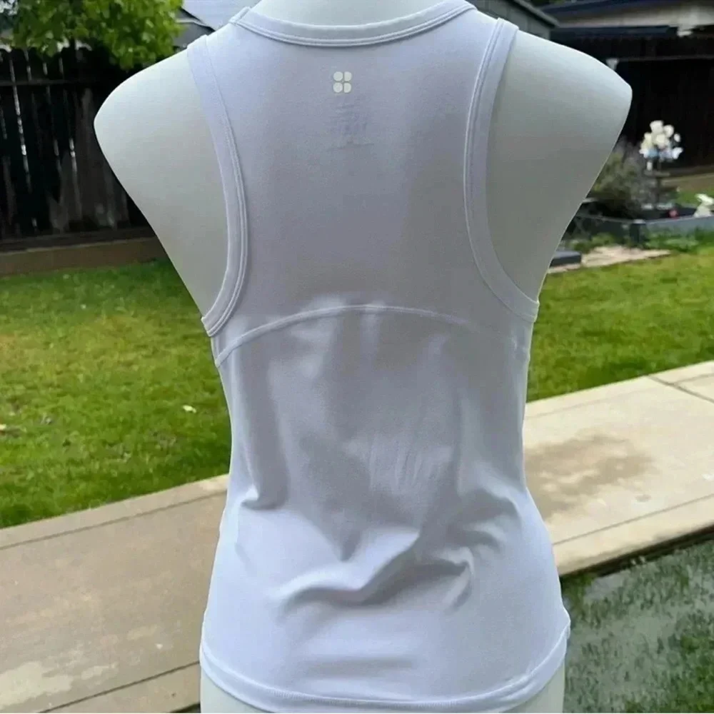 SWEATY BETTY (22) White Sleeveless Women's Top Women’s Size Medium - Picture 2 of 4